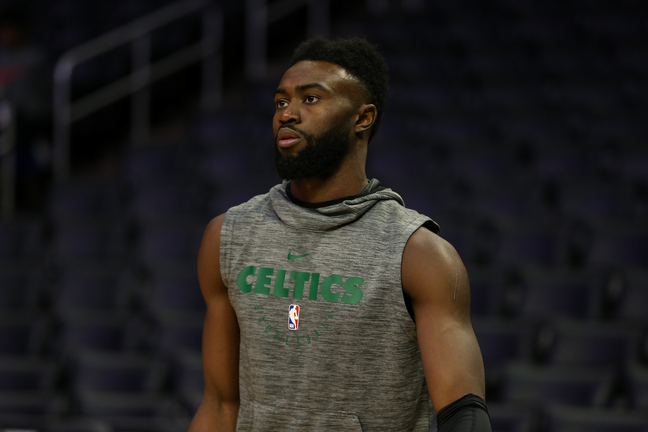 离奇，挪威女足球员药检呈阳性，污染源来自人造草坪的橡胶颗粒（挪威女足药检阳性案：源头指向人造草坪橡胶颗粒）