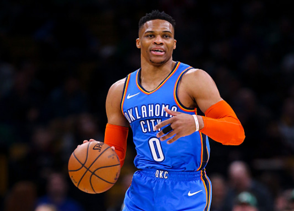 山东男篮险胜北京男篮，以4分优势晋级八强，双方激烈争夺，关键球员表现突出。（鏖战四节，山东男篮4分险胜北京晋级八强，关键球员发挥抢眼）