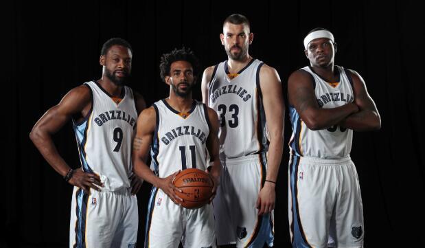 扎鸟给年轻球员建议：和真心对自己好的人在一起，信任这些人（扎鸟告诫年轻球员：与真诚善待你的人同行，并信任他们）