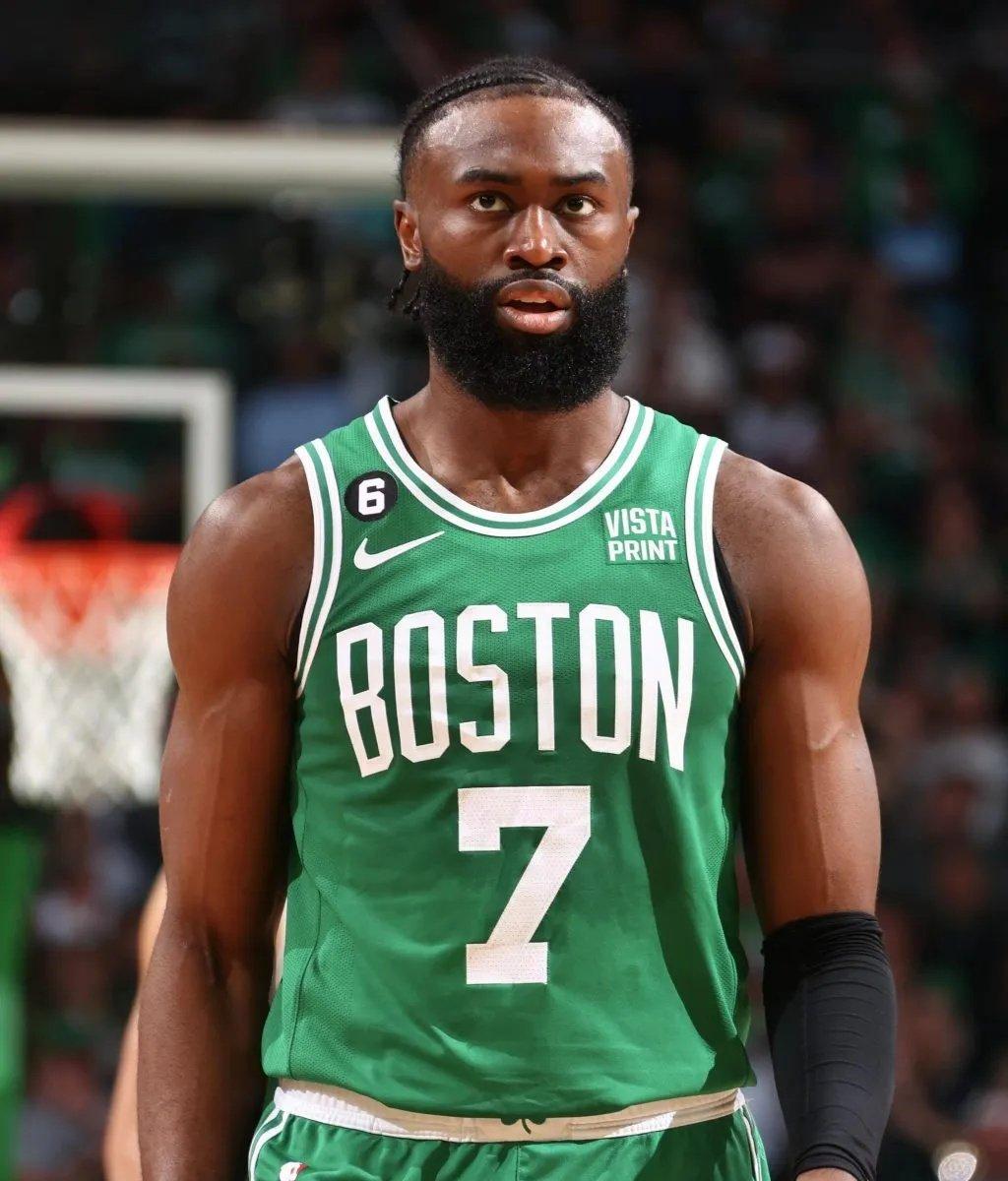 因右踝发炎，朗尼克取消了担任阿森纳vs拜仁解说嘉宾的计划（受右踝炎症影响，朗尼克取消参与阿森纳vs拜仁解说）