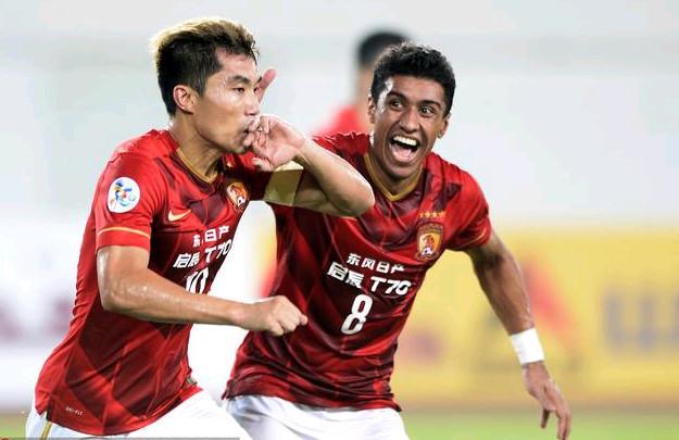 C 罗专访炸裂言论合集！退役时间定了，但这些争议更炸！（C罗专访火力全开：退役时间已定，争议话题更惹火）