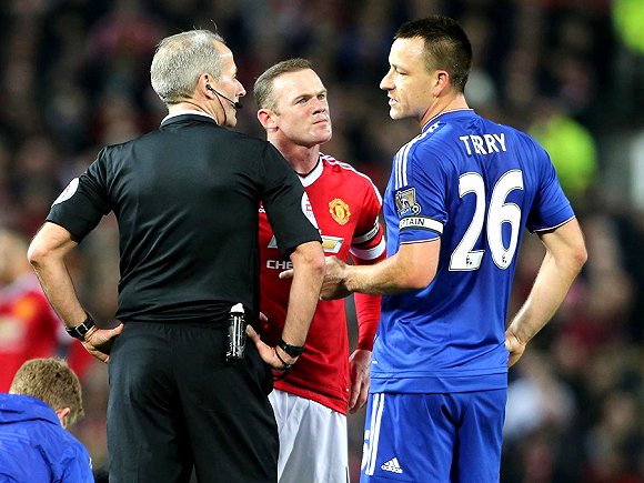 远在迈阿密心系罗马，托蒂和坎德拉用手机观看老东家焦点大战（托蒂、坎德拉身在迈阿密仍关注罗马，用手机追看老东家焦点战）