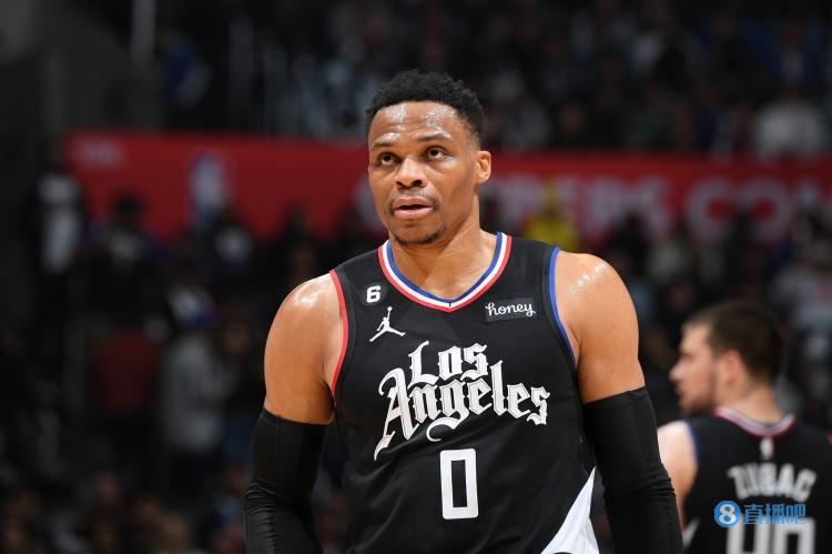 这节表现出色！杨瀚森2助攻&2篮板&造对手2次进攻犯规（单节高光！杨瀚森送出2助攻、摘下2篮板并造成对手2次进攻犯规）