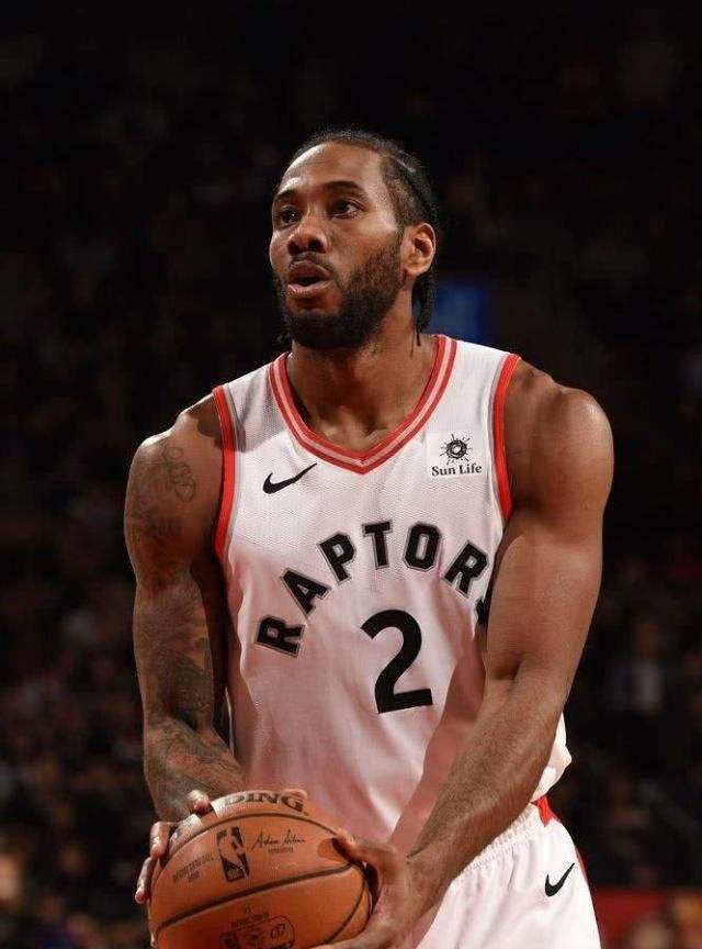 2025中超助攻榜：纳萨里奥、克雷桑9次并列第一，韦世豪8次（2025中超助攻榜：纳萨里奥与克雷桑各9助并列榜首，韦世豪8助紧随其后）