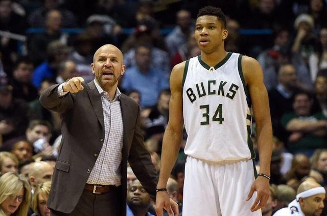 赫塔费主帅：西甲裁判要求尊重并哭诉自己有家人，谁没家人？（赫塔费主帅质疑西甲裁判：要求尊重又称自己有家庭，难道别人没有？）