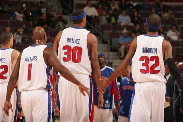 半场战报：柏太阳神0-3广岛三箭，热尔曼-良破门，东俊希建功（半场快讯：广岛三箭3-0领先柏太阳神，热尔曼-良、东俊希相继破门）